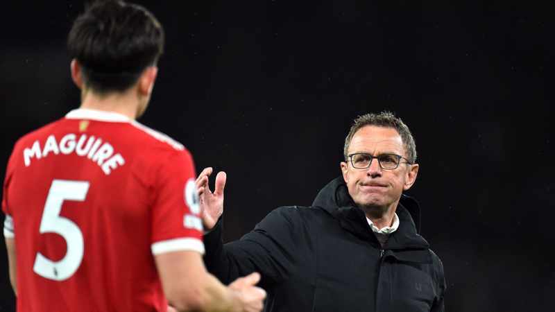  曼联队长马奎尔失误致丢球  