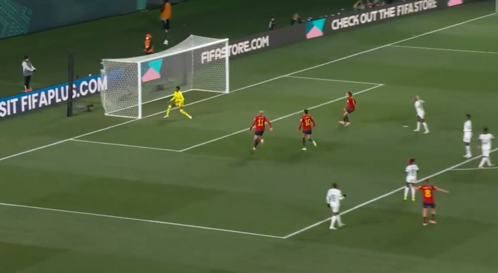  斯特拉斯堡定位球战术奏效，头槌破门定乾坤